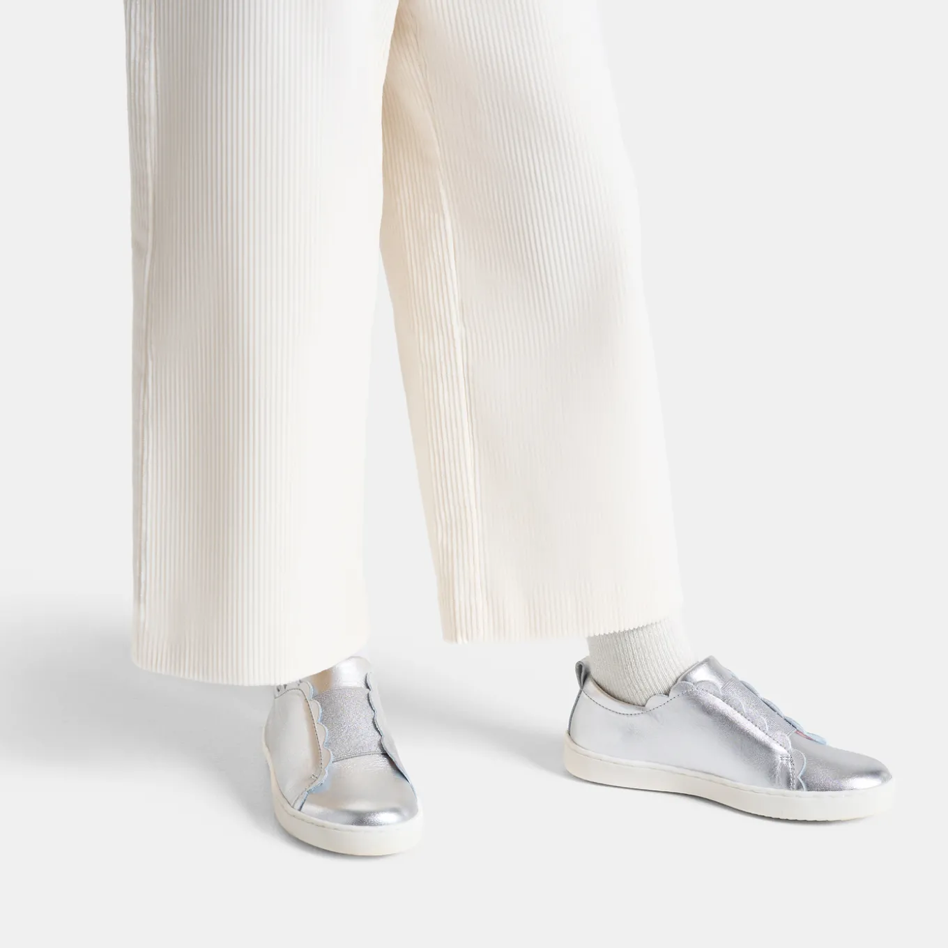 Girl comfort tennis shoes